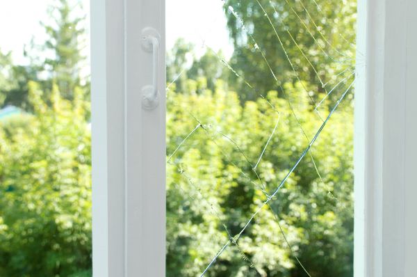 Cost of Cracked Window Repair in Hamilton