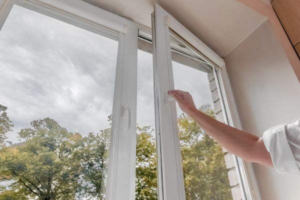 Vinyl Window Repair in Hamilton