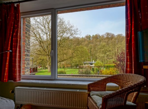 Cost of Fiberglass Window Repair in Hamilton